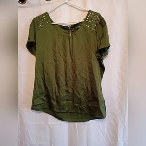 Women's Green Apt.9 Top with Studded Shoulders. Size XL. Zipper In Back.